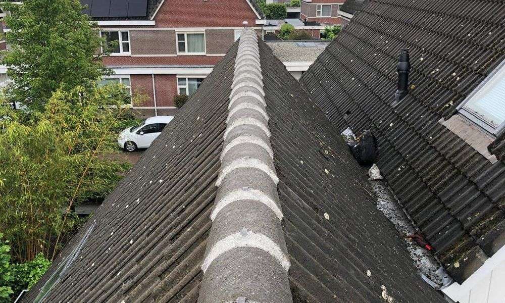 Repareren van nokvorsten in Heythuysen